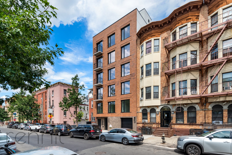35 Kingston Ave, Apt 201 Image 17