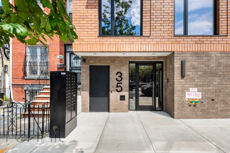35 Kingston Ave, Apt 201 Image 8