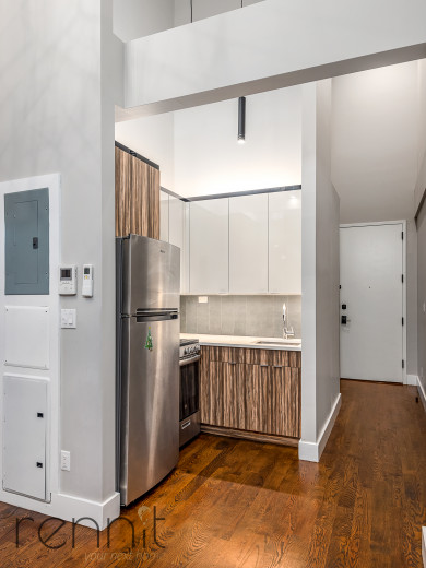 1031 Montgomery St, Apt 4F Image 2