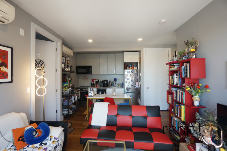853 Lexington Ave, Apt 5A Image 2