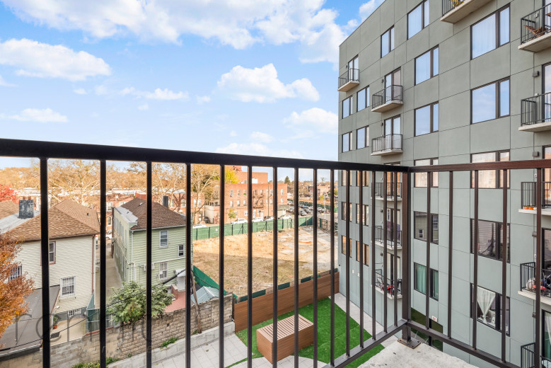 125 Kings Hwy, Apt 5C Image 3