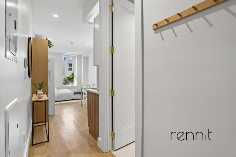 275 20th St, Apt 4D Image 4