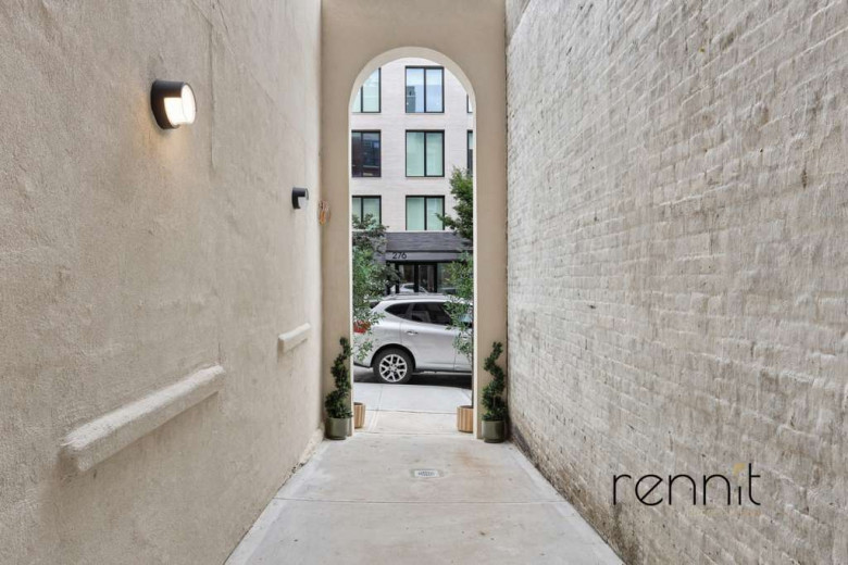 275 20th St, Apt 4F Image 9