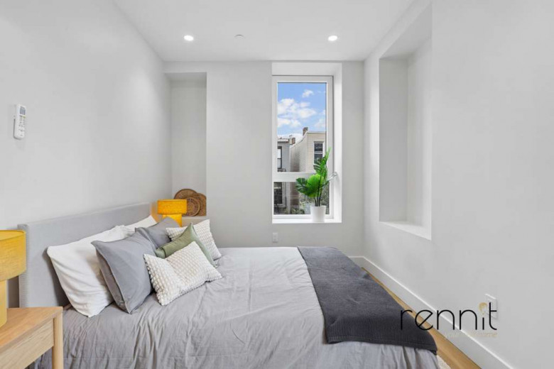 275 20th St, Apt 3D Image 6