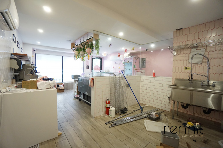 156 Tompkins Ave, Apt Commercial Image 1