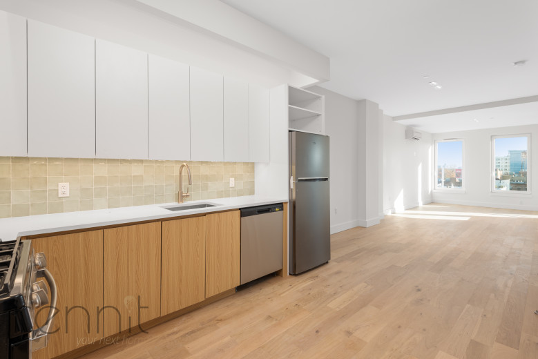 58 Vanderbilt Ave, Apt 6B Image 5